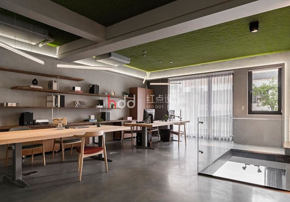 顛覆你的想像！綠草地 mix 工業風的超新奇辦公室-0.jpg