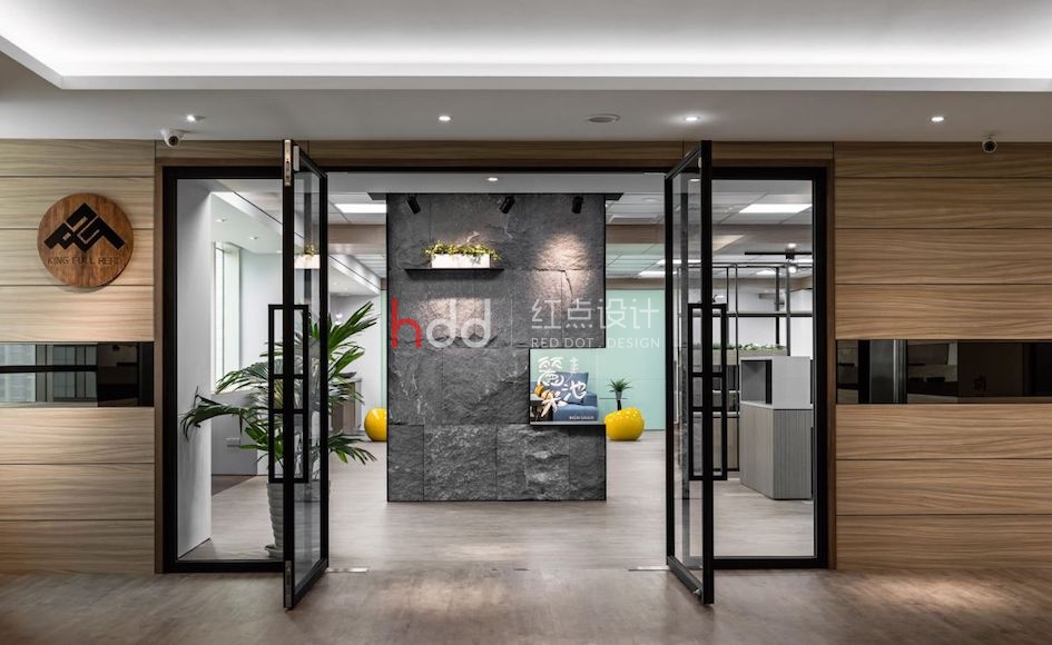 擁抱自然小清新!用溫潤木質(zhì)、繽紛色調(diào) 打造活力辦公室設計-1.jpg