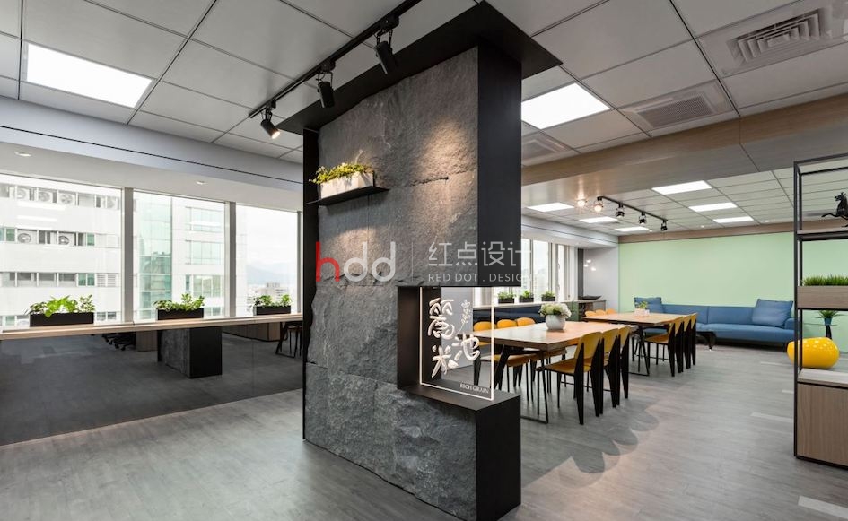 擁抱自然小清新!用溫潤木質(zhì)、繽紛色調(diào) 打造活力辦公室設計-2.jpg