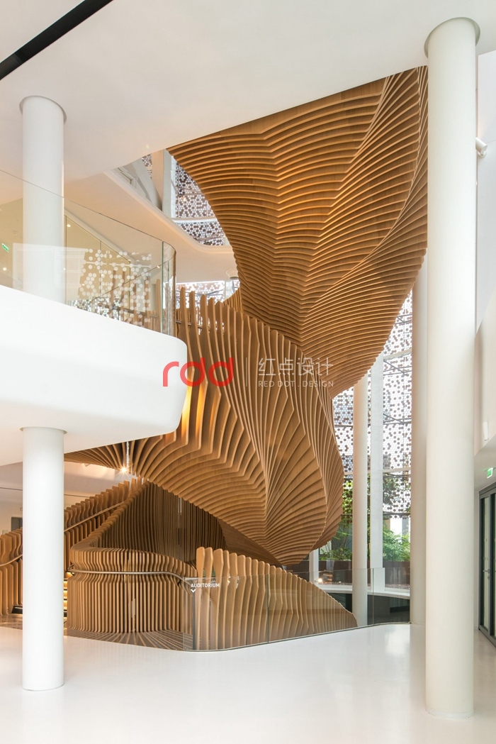 LV的辦公室設(shè)計(jì)裝修,簡(jiǎn)直就是網(wǎng)紅打卡勝地啊-1.jpg LV的辦公室設(shè)計(jì)裝修,簡(jiǎn)直就是網(wǎng)紅打卡勝地啊-1.jpg