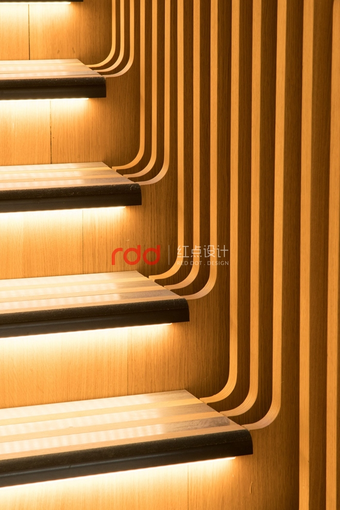 LV的辦公室設(shè)計(jì)裝修,簡(jiǎn)直就是網(wǎng)紅打卡勝地啊-6.jpg LV的辦公室設(shè)計(jì)裝修,簡(jiǎn)直就是網(wǎng)紅打卡勝地啊-6.jpg